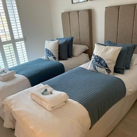 Luxury Beachfront Outstanding 2 Bedroom Apartment Eastbourne Exterior photo
