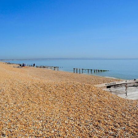 Luxury Beachfront Outstanding 2 Bedroom Apartment Eastbourne Exterior photo
