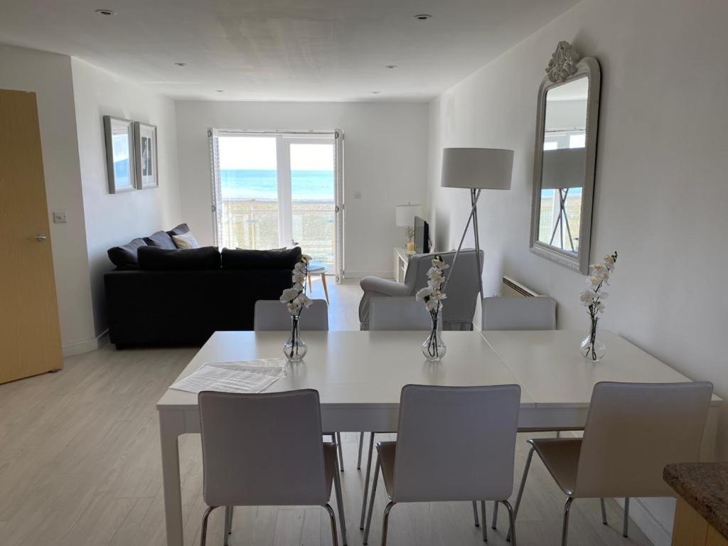 Luxury Beachfront Outstanding 2 Bedroom Apartment Eastbourne Exterior photo