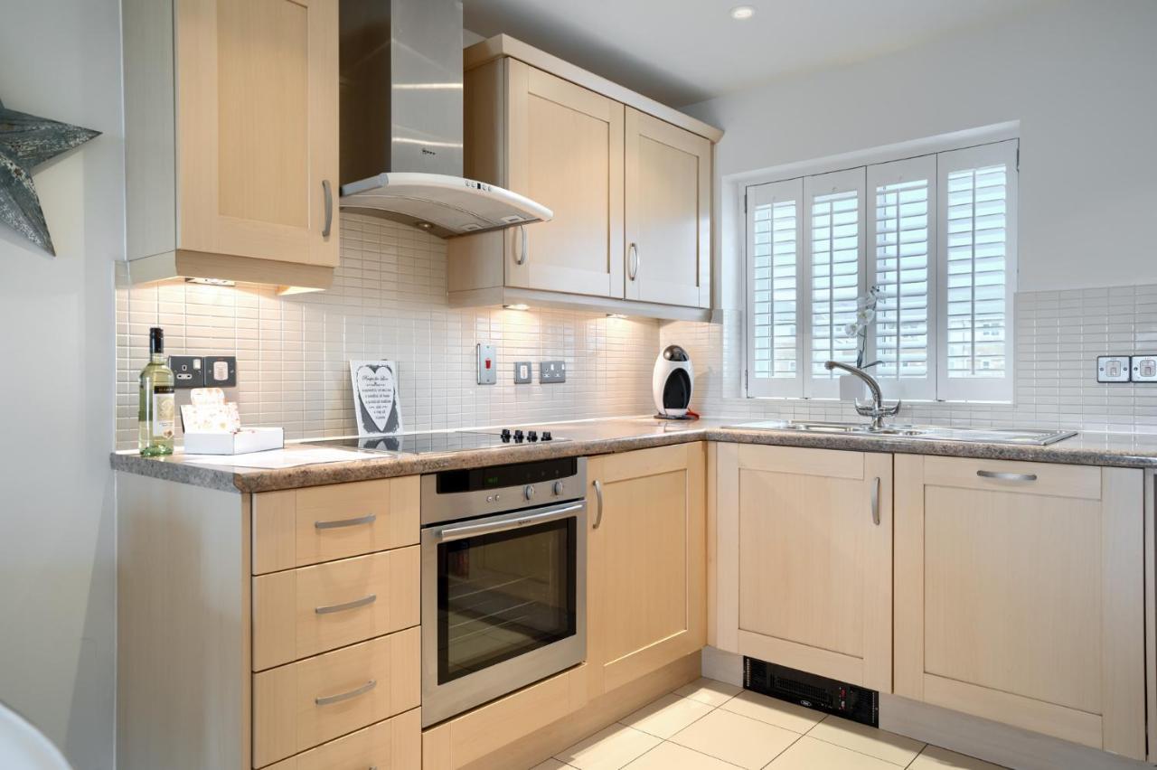 Luxury Beachfront Outstanding 2 Bedroom Apartment Eastbourne Exterior photo