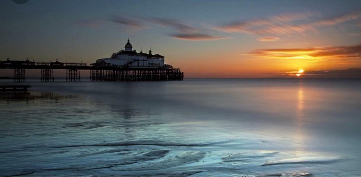 Luxury Beachfront Outstanding 2 Bedroom Apartment Eastbourne Exterior photo